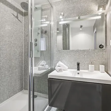 Madeleine & Champs-elysees - 2br - Vacation Apartment Paris