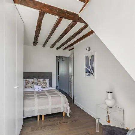 Madeleine & Champs-elysees - 2br - Vacation Apartment