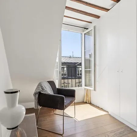 Madeleine & Champs-elysees - 2br - Vacation Apartment