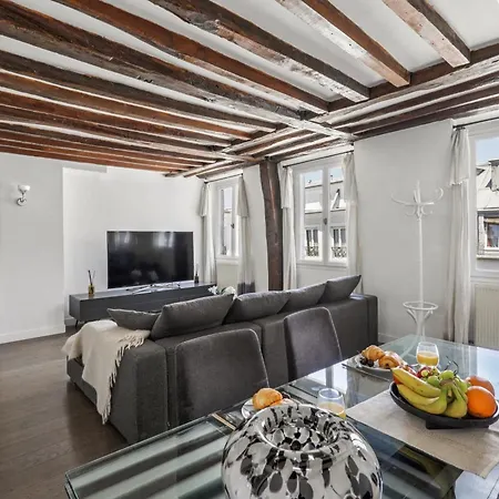 Madeleine & Champs-elysees - 2br - Vacation Apartment